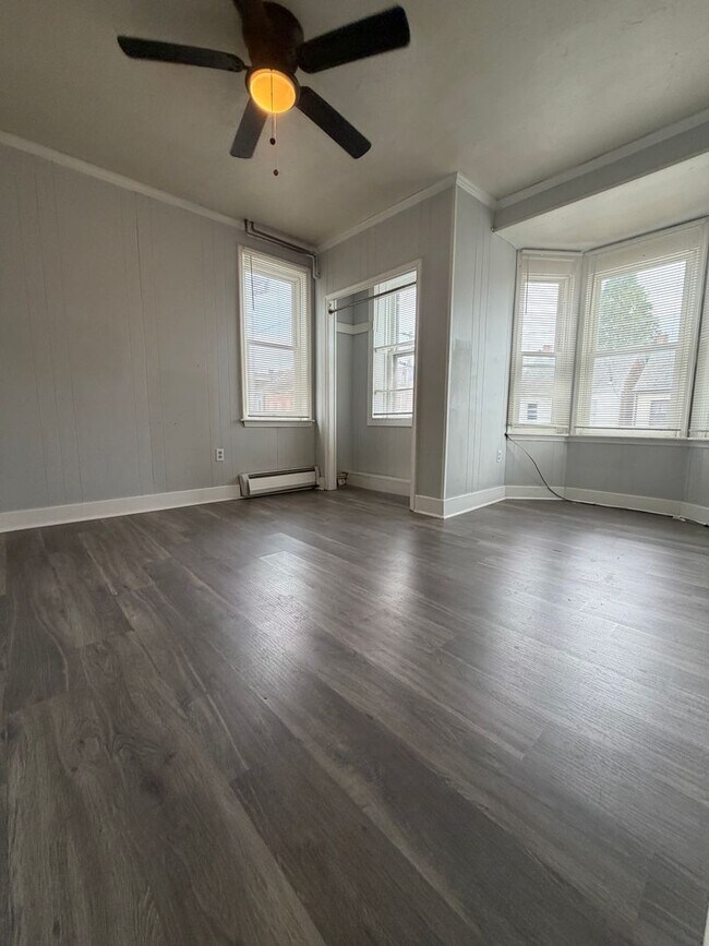 Foto del edificio - 1027 E Market St