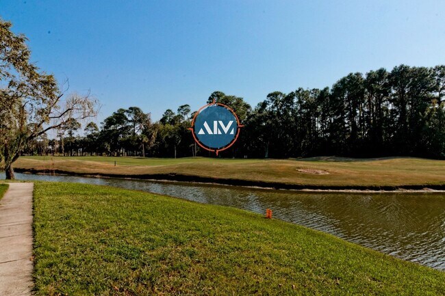 Foto del edificio - Charming First-Floor Condo with Pond Views at The Estate at Westbury