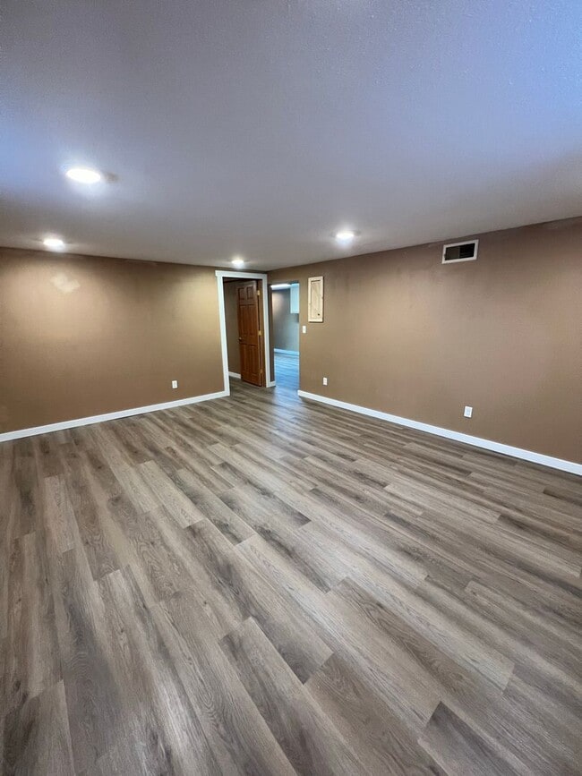 Building Photo - 624 N 3rd St