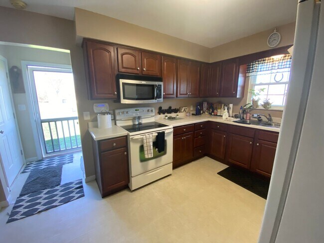 Foto del edificio - 206 N Bickett Rd