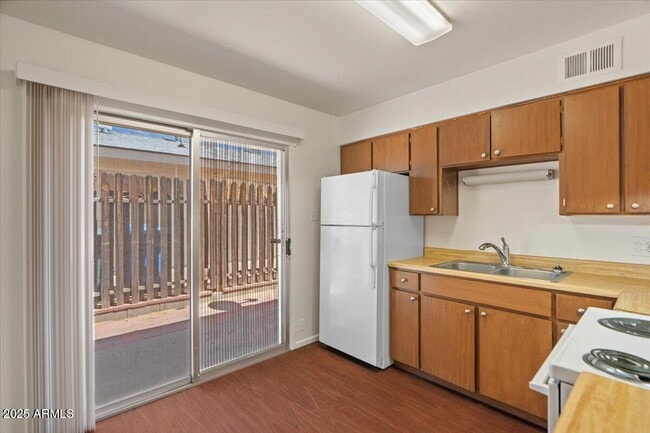 Foto del edificio - 1317 E Carol Ave