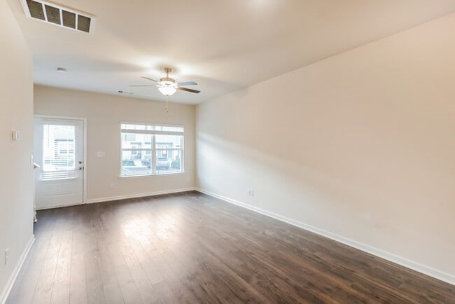Building Photo - 6082 Cullen Dr