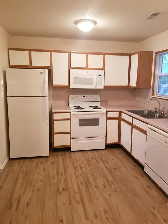Kitchen - Petrus Circle Townhomes