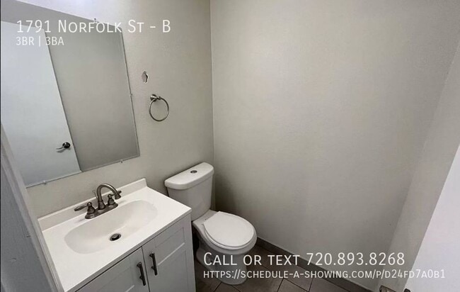 Building Photo - 3 Bed 2.5 Bath Townhome with W/D and Priva...
