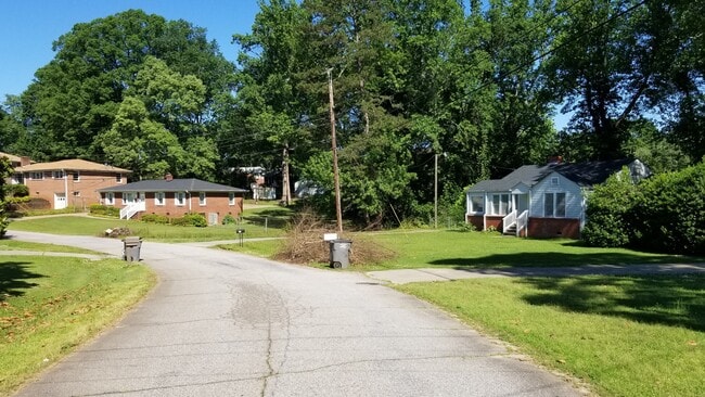 Building Photo - 15 Lynhurst Dr