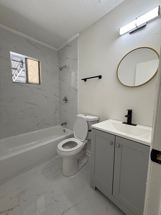 Foto del edificio - Now Available for Rent! Section 8 Welcome!