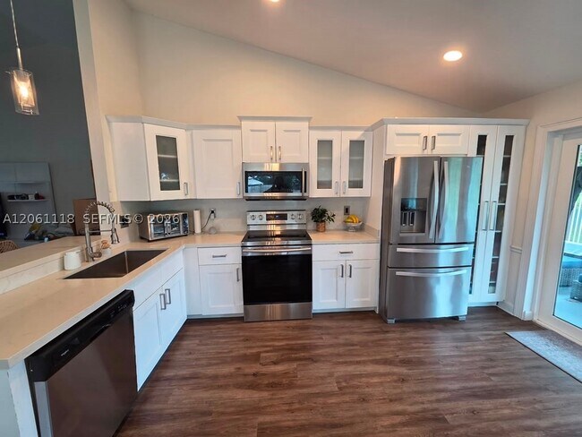 Foto del edificio - 8311 SW 12th St