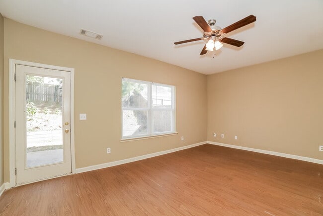 Building Photo - 498 Highland Falls Dr