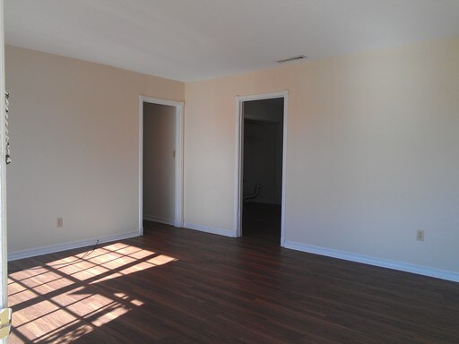 Primary Photo - 203 Cambridge Dr