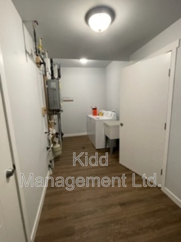 Building Photo - 6285-B-6285 Monterey Rd W