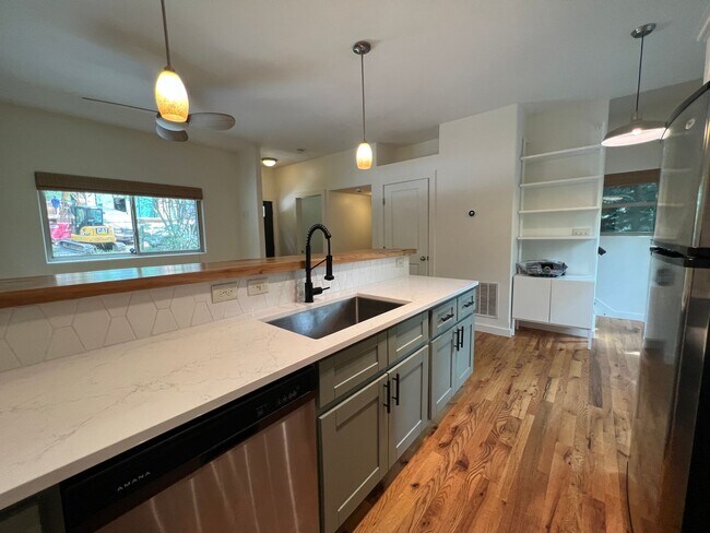 Building Photo - West AVL Home!