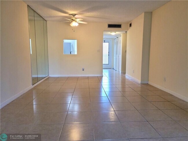 Foto del edificio - 6021 NW 61st Ave