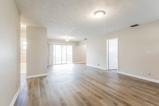 Foto del edificio - 6780 Pershing St