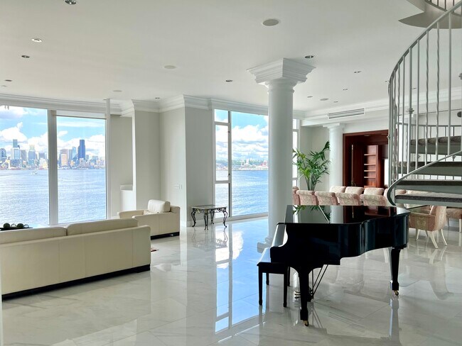 Foto del edificio - 1709 Harbor Ave SW