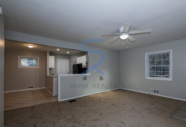 Building Photo - Move-In Special!  Move in on or before Nov...