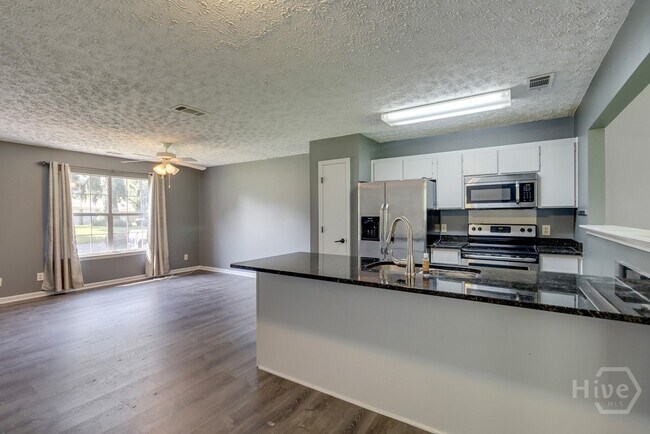 Foto del edificio - 402 Sterling Creek Dr
