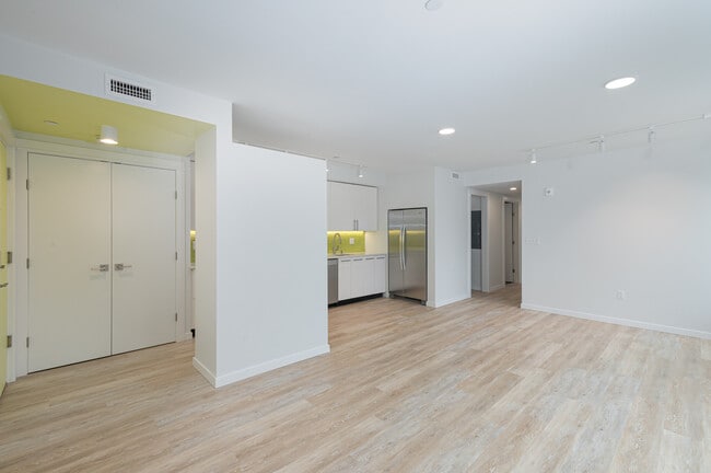 Building Photo - 205 Beacon St