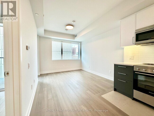 Photo du bâtiment - 664 Spadina Ave.