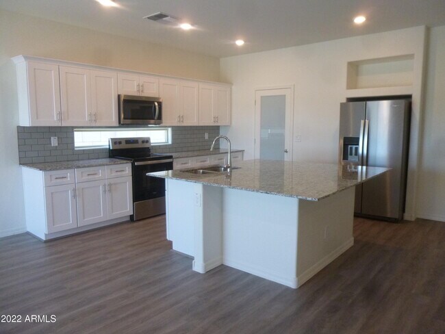 Building Photo - 1672 W Aztec Dr