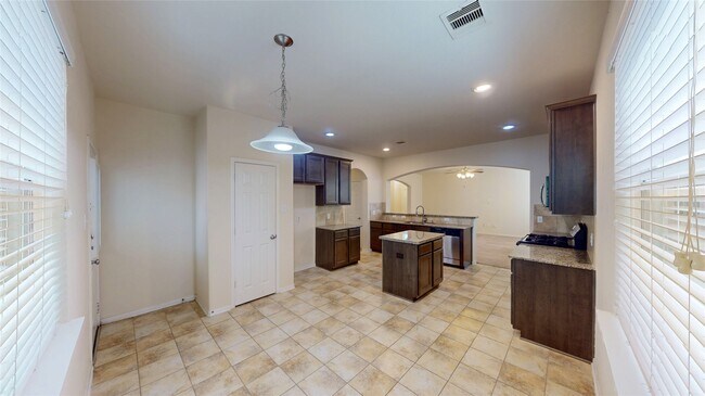 Foto del edificio - 6351 Wilshire Ridge