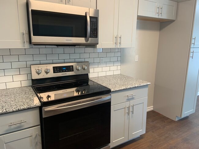 Kitchen Cont. - 9929 Hefner Village Dr