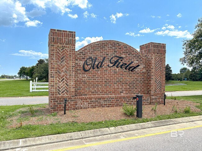 Foto del edificio - 24119 Weatherbee Park Dr