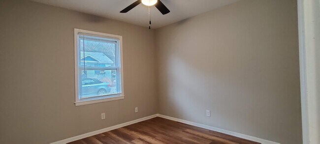 Foto del edificio - 2331 Larkin Ave