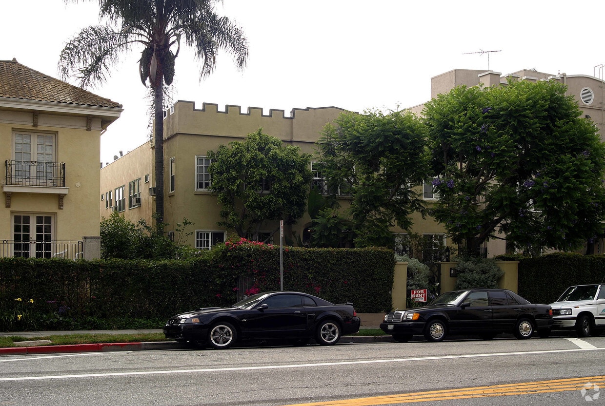 Building Photo - 1930 Argyle Ave
