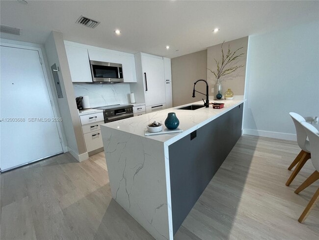 Building Photo - 50 Biscayne Blvd