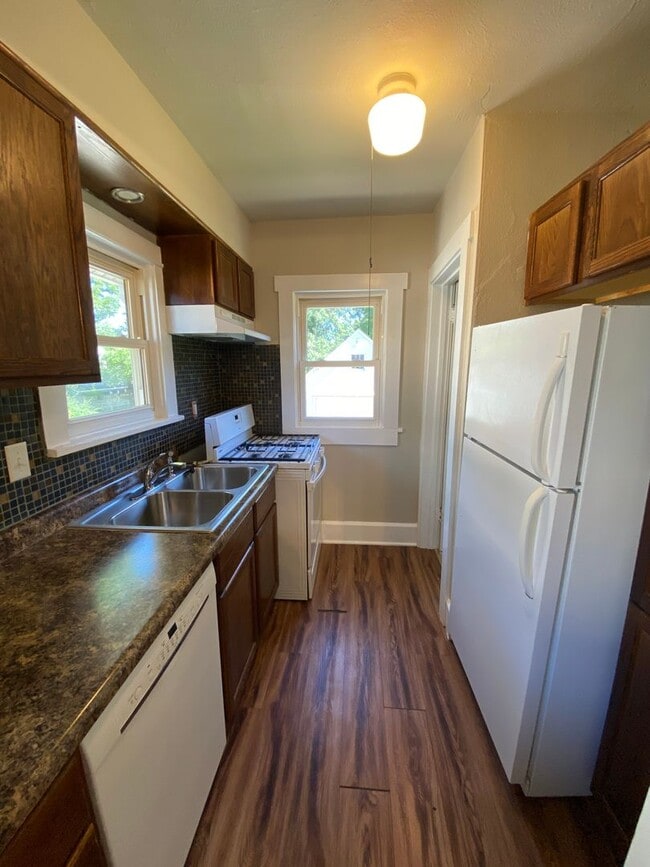 Foto del edificio - Updated 2 Bedroom 1.5 Bath Near Grandview ...