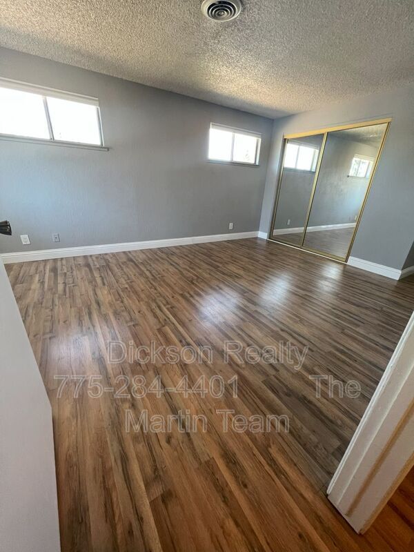 Foto del edificio - 1890 Camelback Dr