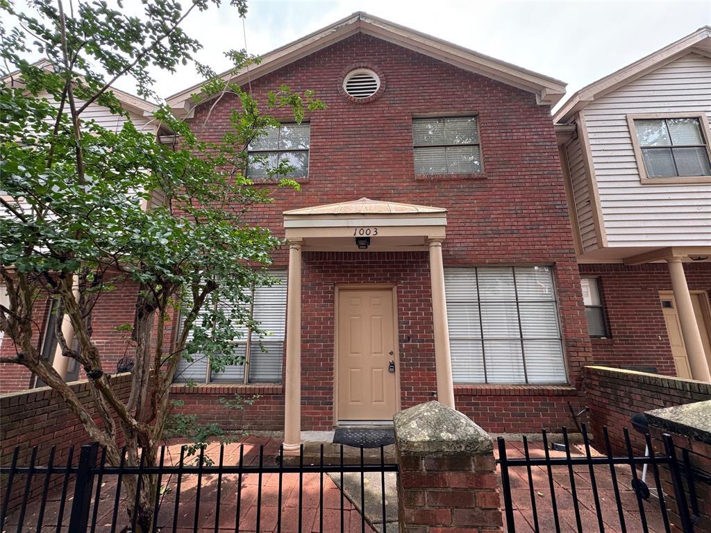 Foto principal - 1103 Dulles Ave