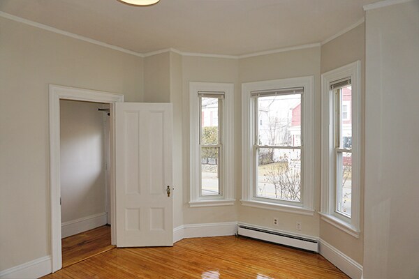 Building Photo - 31 Maple St