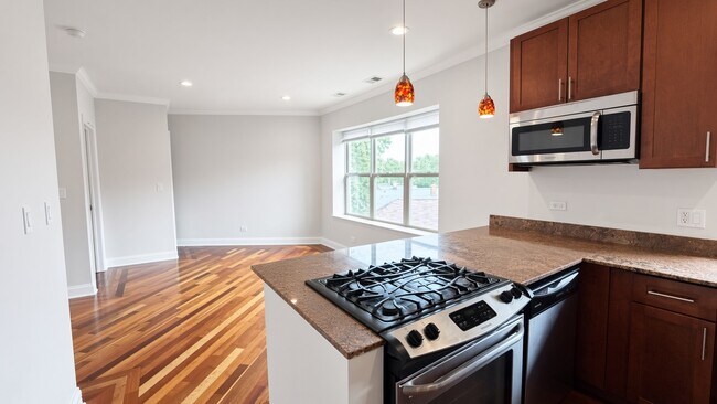 Foto del edificio - 7229 N Rogers Ave