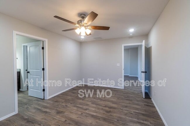 Building Photo - 1904 S 15th Ave