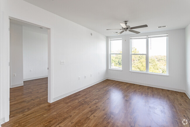 1 BR, 1 BA - 652 SF - South Capitol Apartments