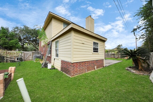 Building Photo - 1607 Parkview Ln