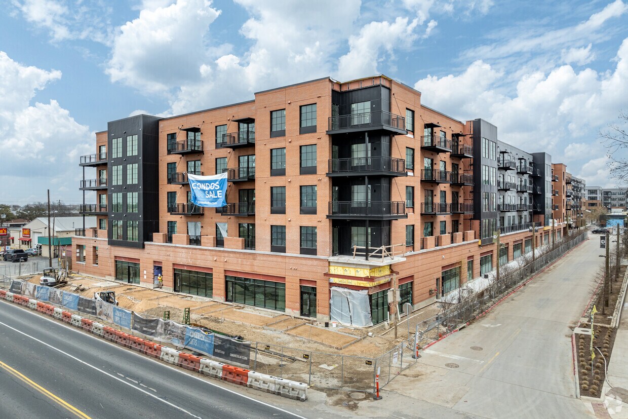Primary Photo - Congress Lofts