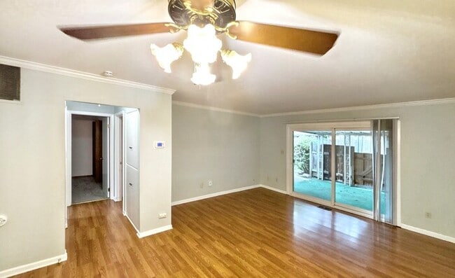Building Photo - 2324 Woodbrook Cir N