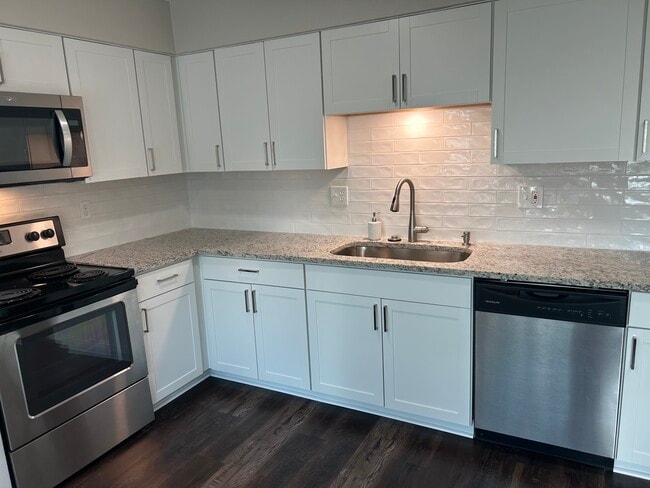 Building Photo - 114 High Oak