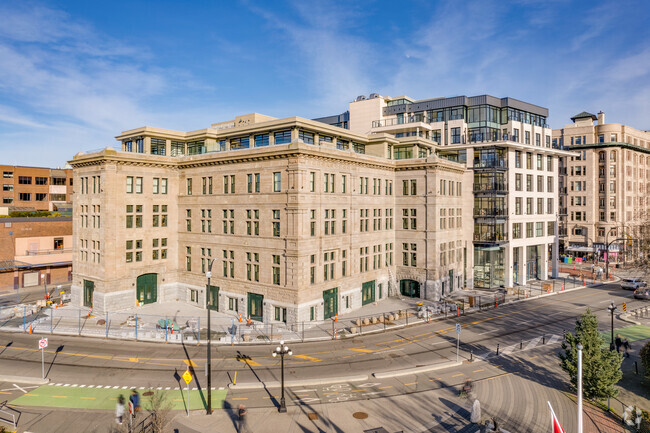 Building Photo - Customs House