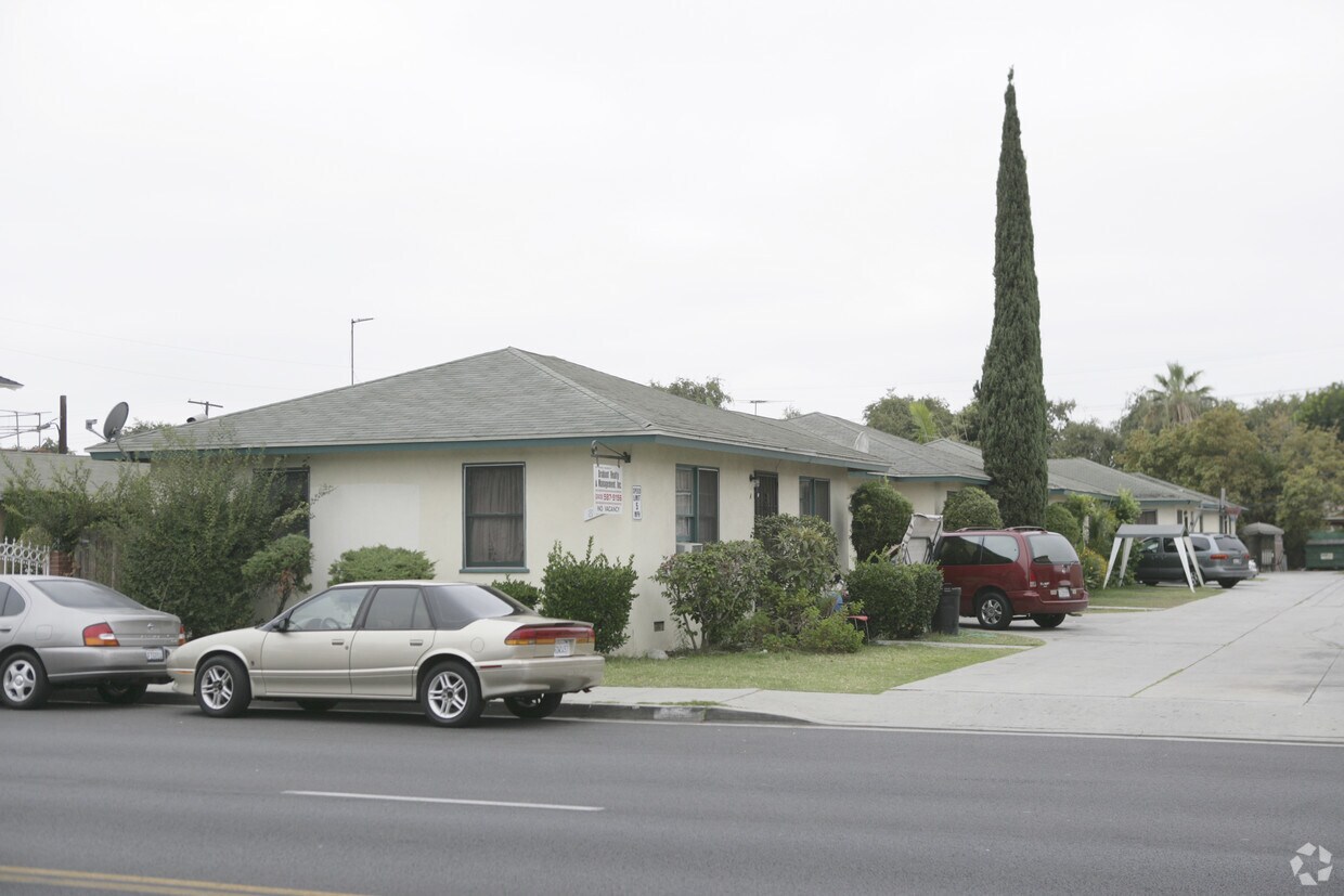 Foto principal - 8171 Otis St