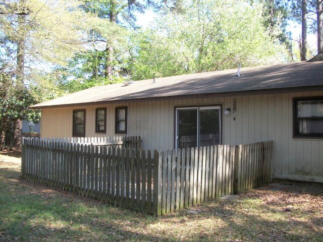 Building Photo - 235 Heather Way