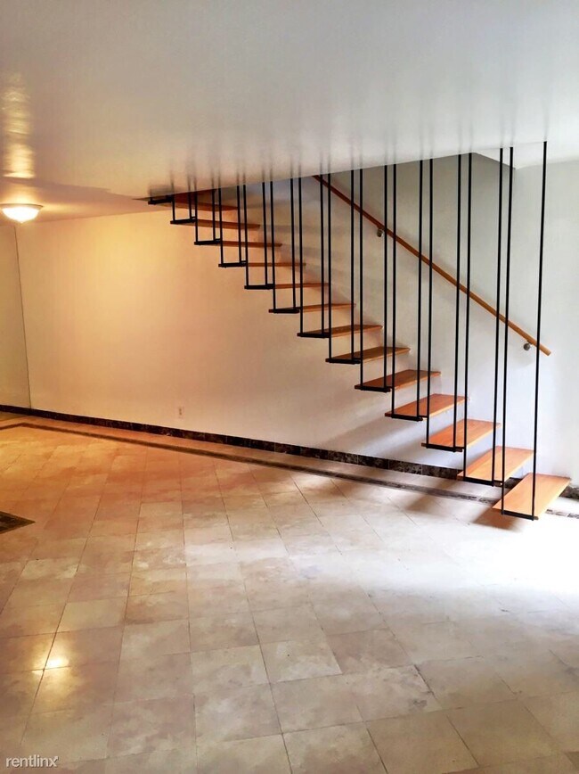 Foto del edificio - 2 br, 1.5 bath Condo - 2503 McCue Road 10