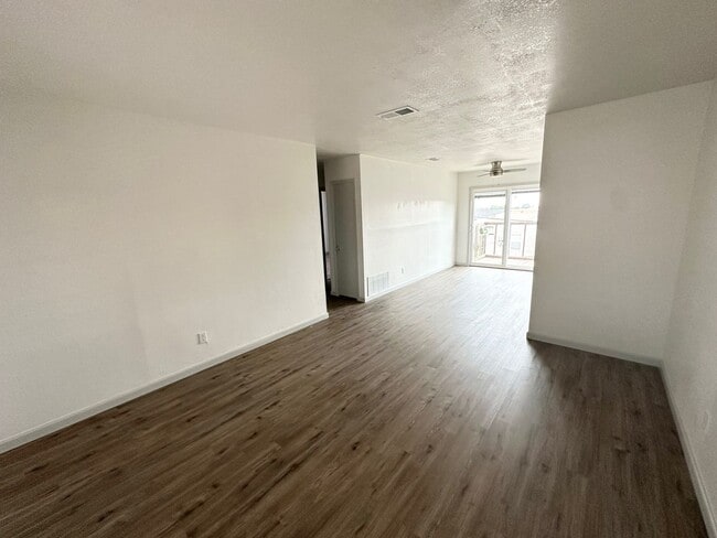 Building Photo - 2/1 apartment FIRST MONTHS RENT HALF PRICE