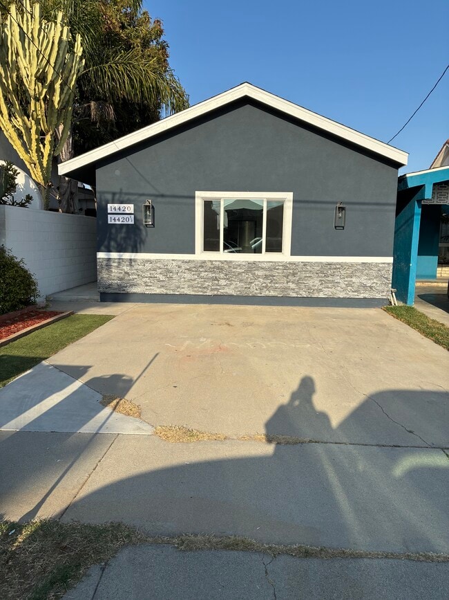 Building Photo - 14420 Kingsdale Ave