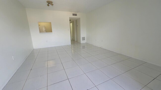 Foto del edificio - 4374 NW 9th Ave