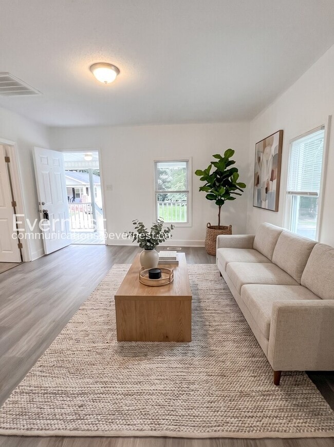 Foto del edificio - 3 Bed, 1 Bath Home in Winston-Salem / Vouchers Accepted / Available Now!