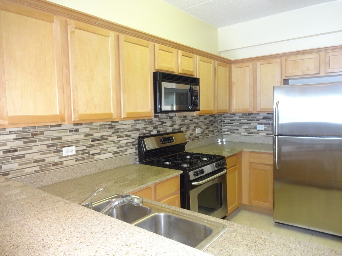 Foto principal - 6420 Double Eagle Dr