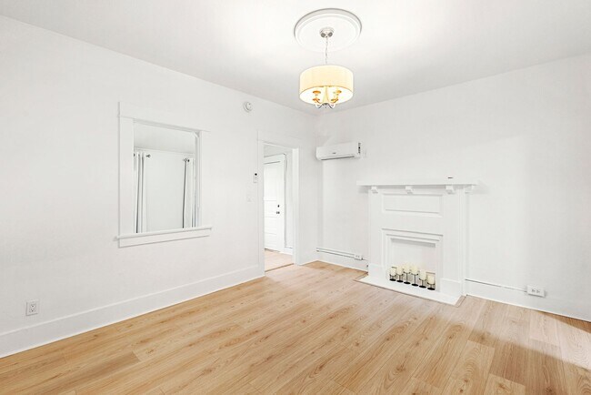 Building Photo - 2 WEEKS FREE!! Newly Renovated JR 1-Bedroo...